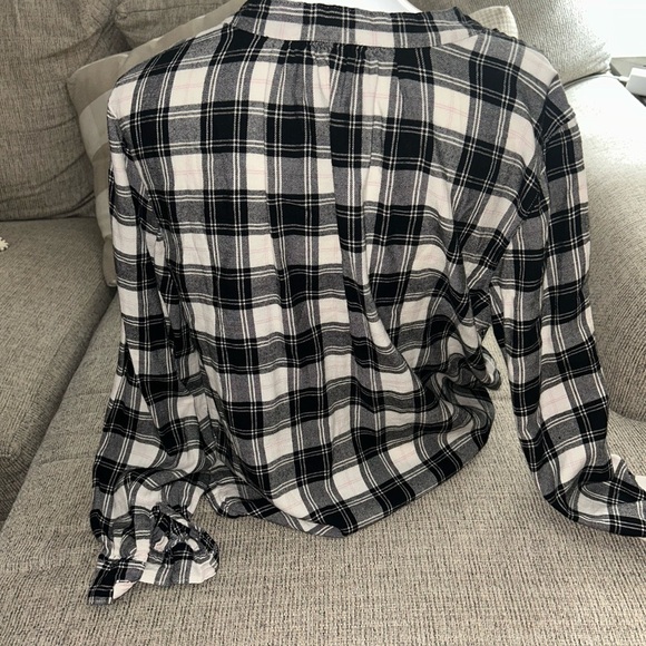 😍GAP Plaid V-Neck Women's Top - Picture 2 of 4